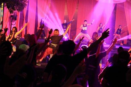 Atraksi dance Zumba Bollywood Party dalam rangkaian event launching New Fino 125 Blue Core di Mall Ratu Indah Makassar