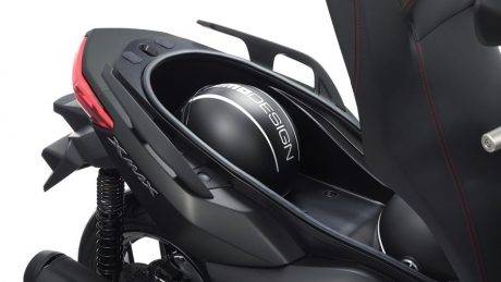 2016-yamaha-x-max-250-abs-eu-stonehenge-grey-detail-004